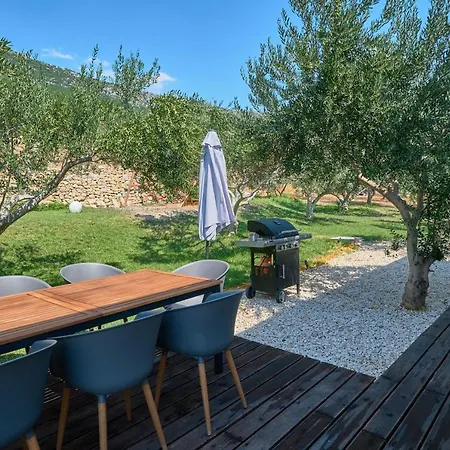 Dalmatian Oasis Luxury Villa Kastela